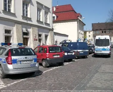 Nocne włamanie w gminie Kalinowo. Zabrał paliwo i podnośnik