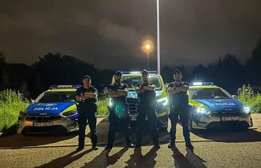 Policjanci z Ełku weszli do płonącego mieszkania. Uratowali rannego